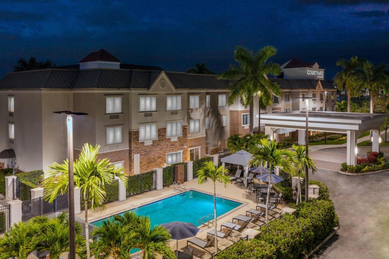 Courtyard By Marriott Sarasota At University Town Center Desoto Lakes Exterior photo