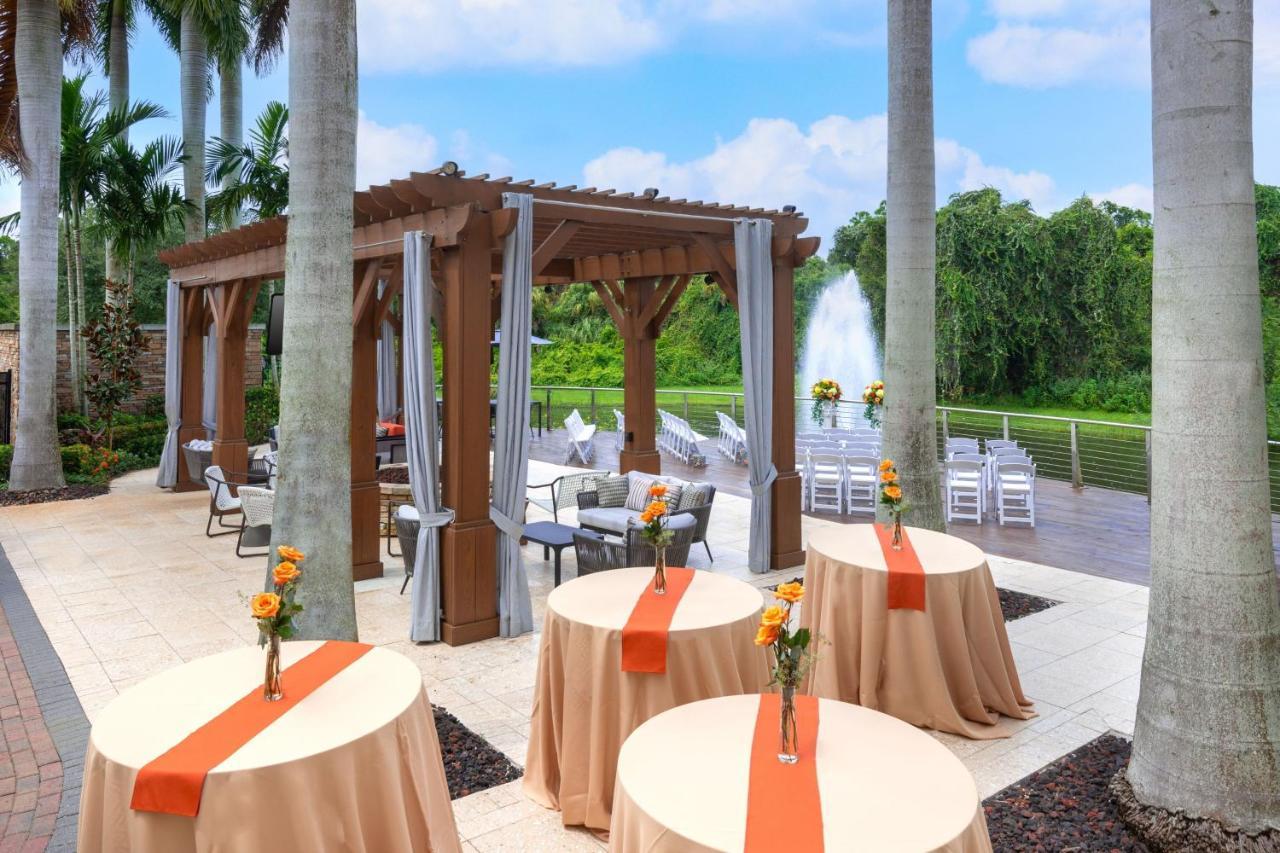 Courtyard By Marriott Sarasota At University Town Center Desoto Lakes Exterior photo