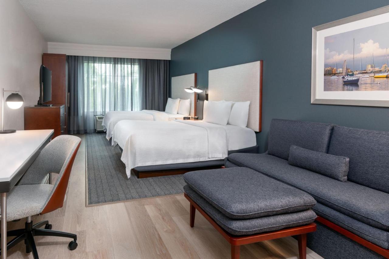 Courtyard By Marriott Sarasota At University Town Center Desoto Lakes Exterior photo