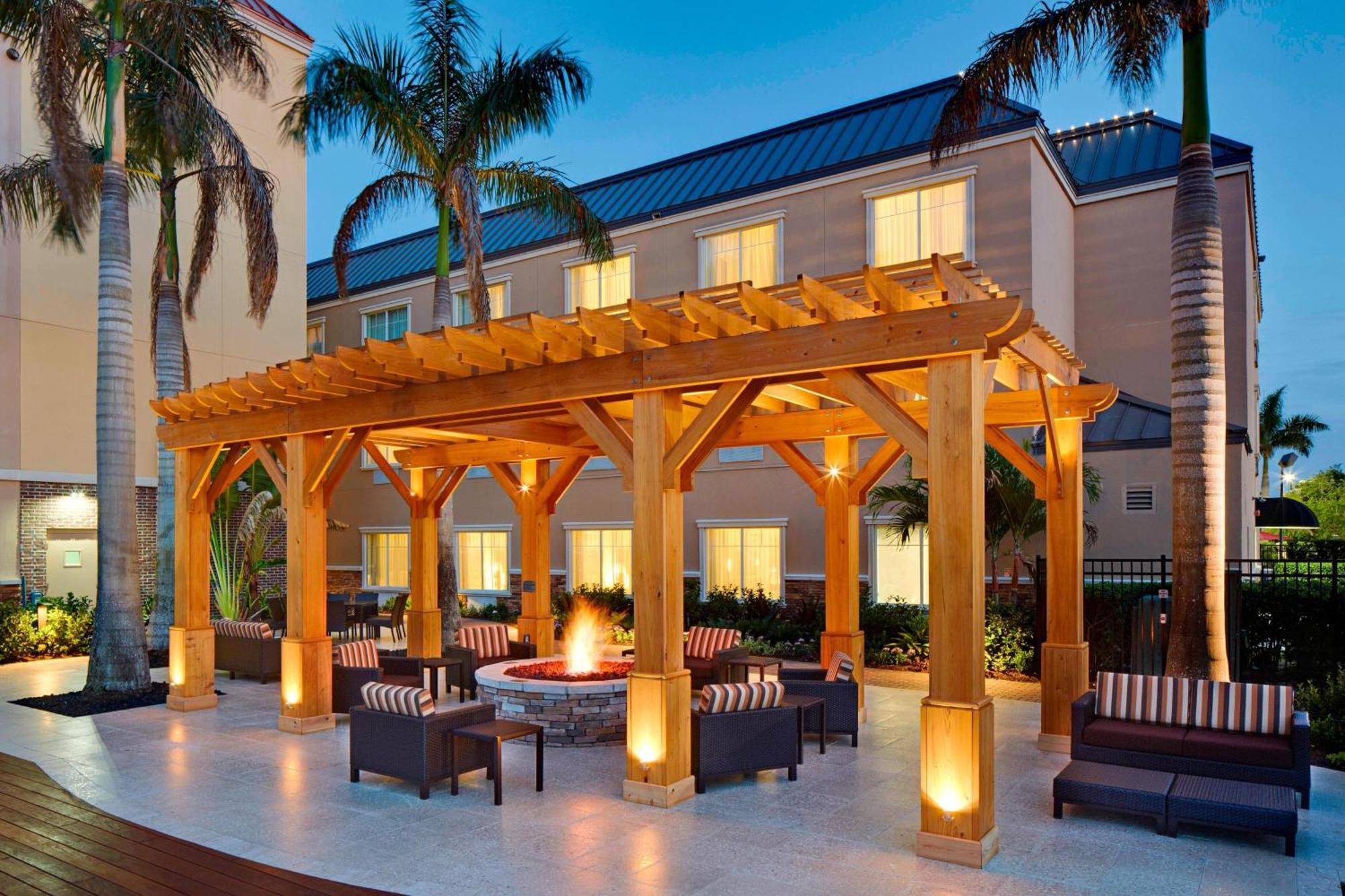 Courtyard By Marriott Sarasota At University Town Center Desoto Lakes Exterior photo