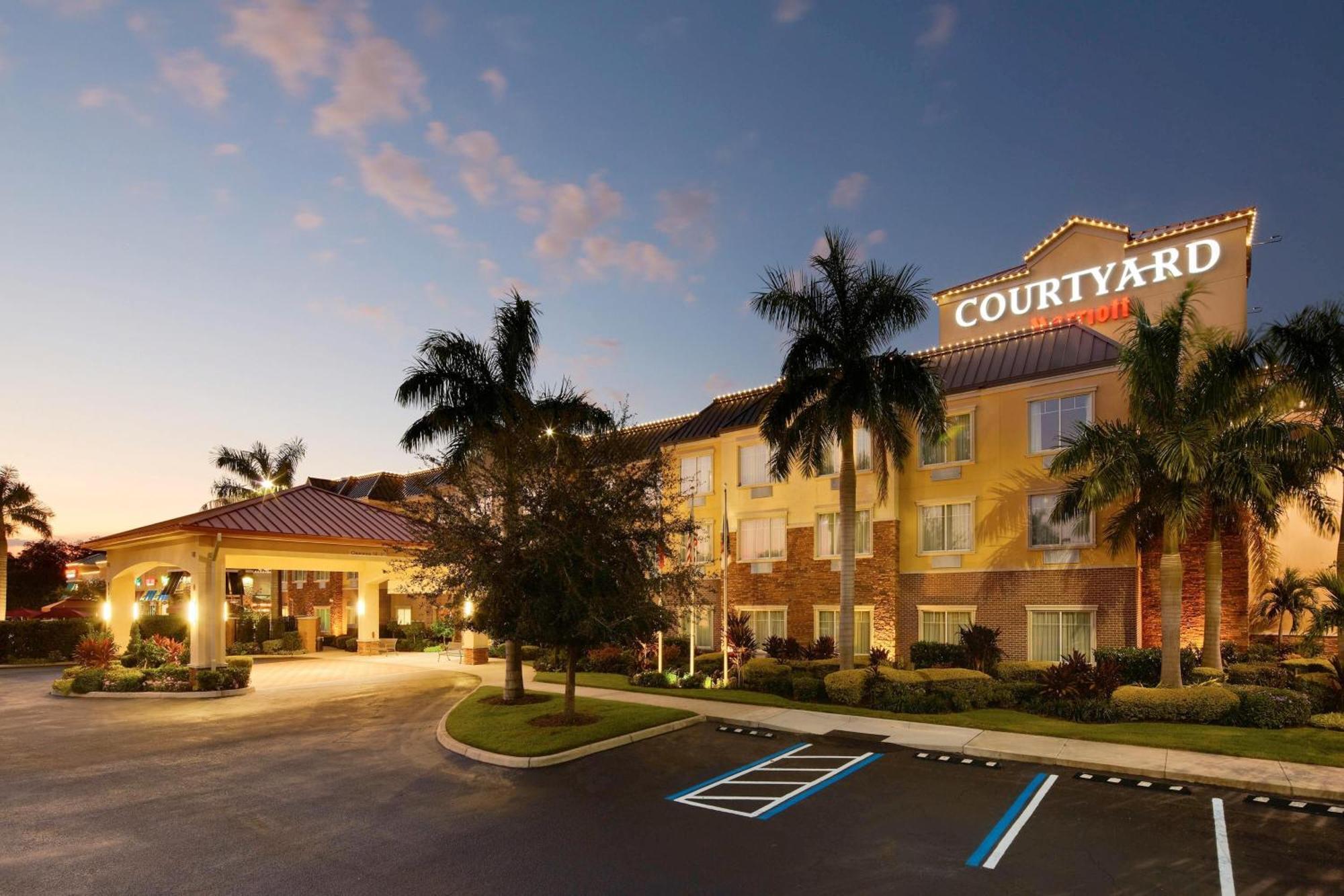 Courtyard By Marriott Sarasota At University Town Center Desoto Lakes Exterior photo